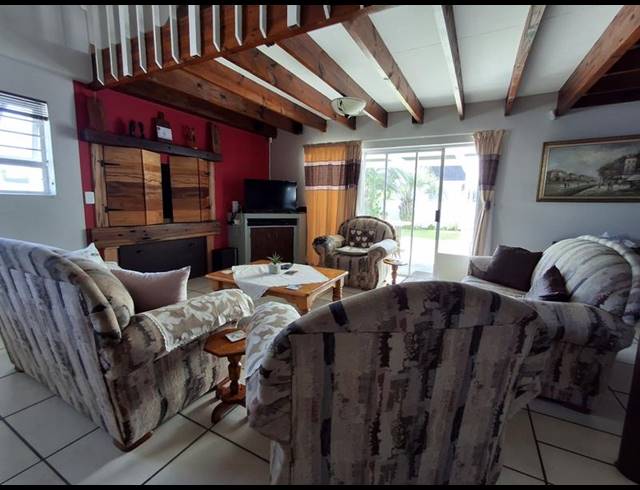 4 BEDROOM HOUSE FOR SALE IN GOLDEN MILE